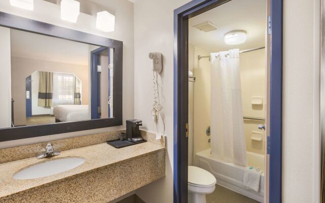 Clarion Pointe Forsyth I-75