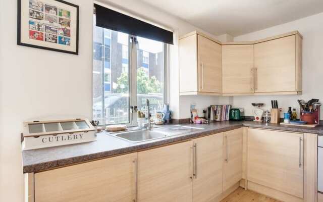 Quirky 1Bed Sleeps 4, 10 Mins To Mile End Tube