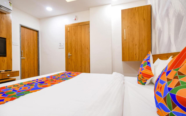 Fabhotel Woodlark Inn