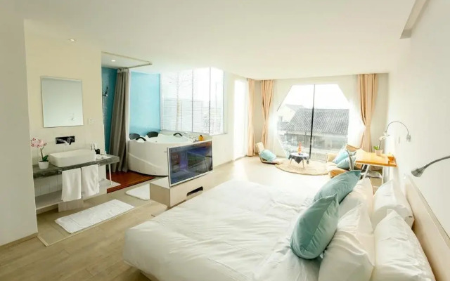 Xitang J Langman Zhenshui Holiday Hotel