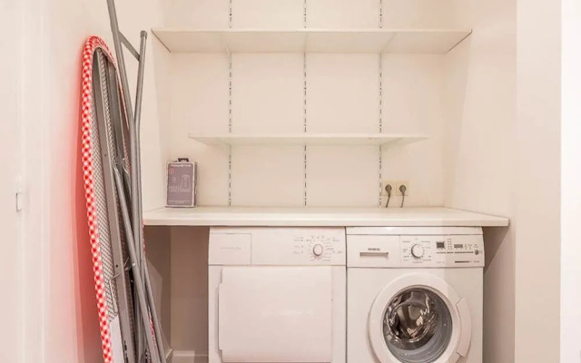 We Stay - Champs Elysées 75008