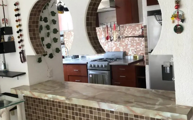 Sobre Costera, 1min La Quebrada, 3m playas/yates