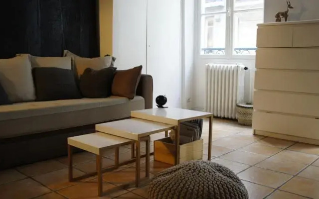 Marais Mezzanine