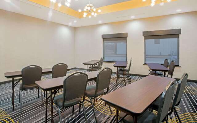 La Quinta Inn & Suites by Wyndham Ponca City