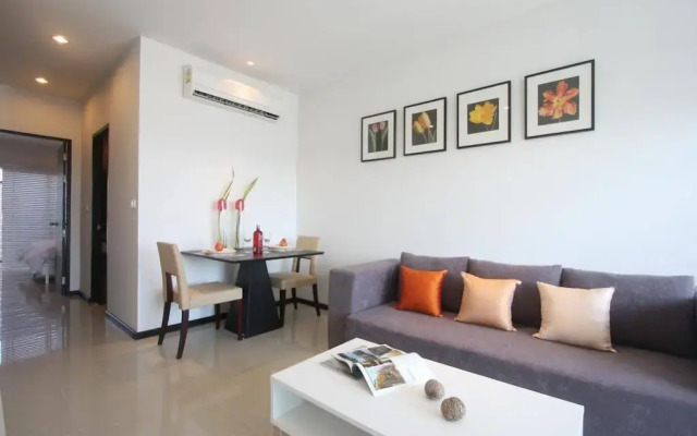 Two Villas Holiday Phuket: Two Villas Suite Serviced Apartment Nai Harn Beach