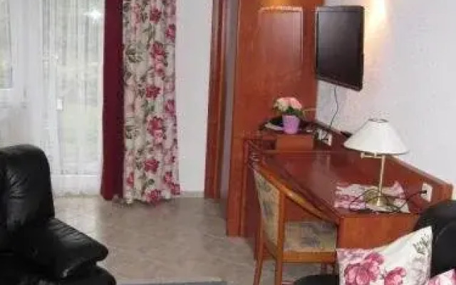 Urlaubspension 'Hohes Rott' und Apartmenthaus
