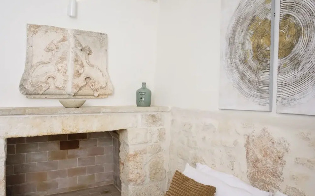 White Studio with Jacuzzi