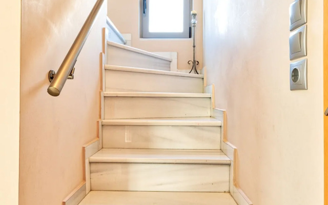 Elegant Maisonette Garden near Beach