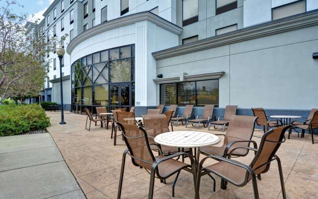 Hampton Inn & Suites Newark-Harrison-Riverwalk