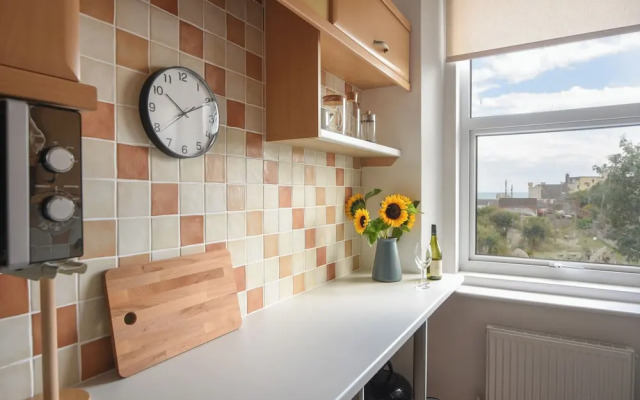 Flat 2, 10 Seafield Road