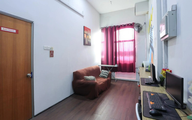 SPOT ON 90236 Zigzag Travellers Home - Hostel