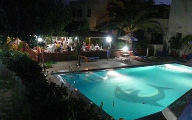 Michales Studios And Apartments