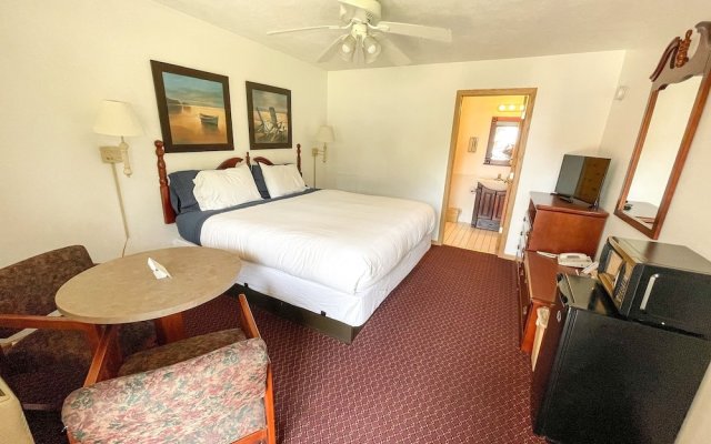 Lake Bluff Inn and Suites