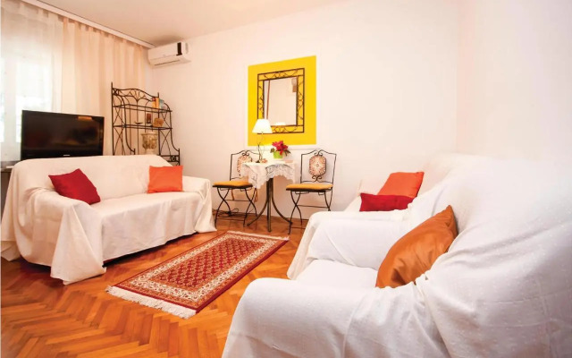 Three-Bedroom Apartment in Brodarica