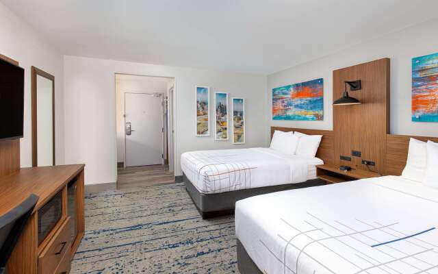 La Quinta Inn & Suites by Wyndham Nashville Airport