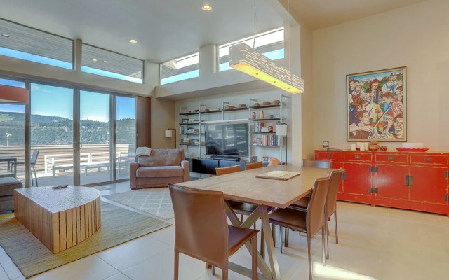 Casa Del Stoke 3 Bedroom Home by RedAwning