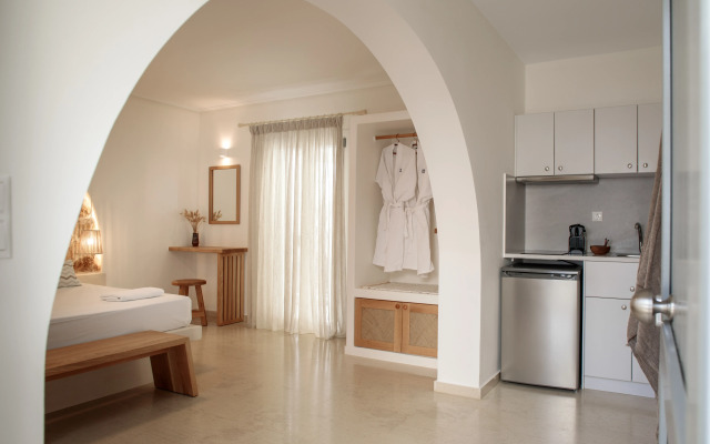 Proteas Hotel & Suites