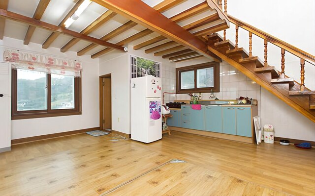 Tongyeong Tiberias Pension