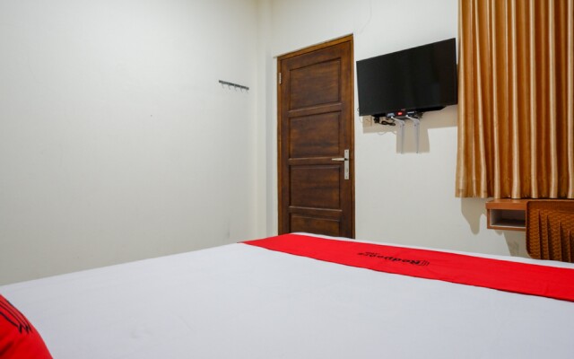 RedDoorz near Living Plaza Purwokerto