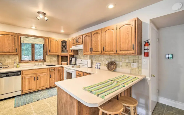 Walkable Lake Elkhart Apt: Dine, Shop, Swim!