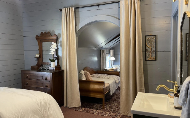 Carriage House B&B