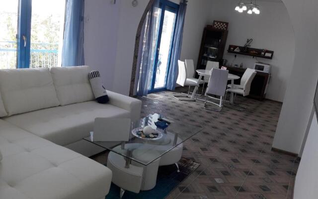 Island Apartment