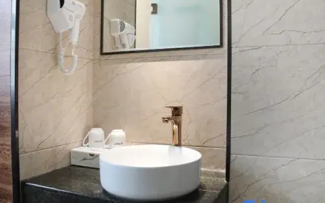 Wenxing Hotel (Zhuhai Xiangzhou Station Riyuebei Opera Theater)