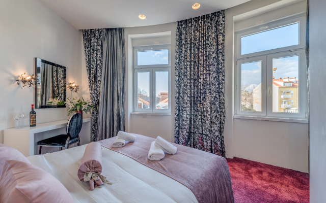 Starlight Luxury Rooms