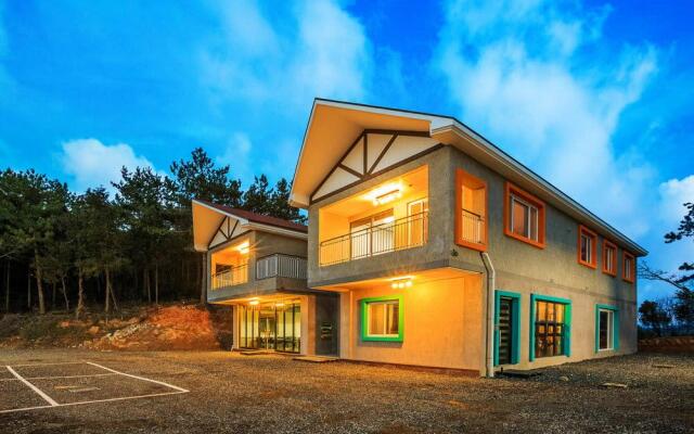 Hue travel Pension