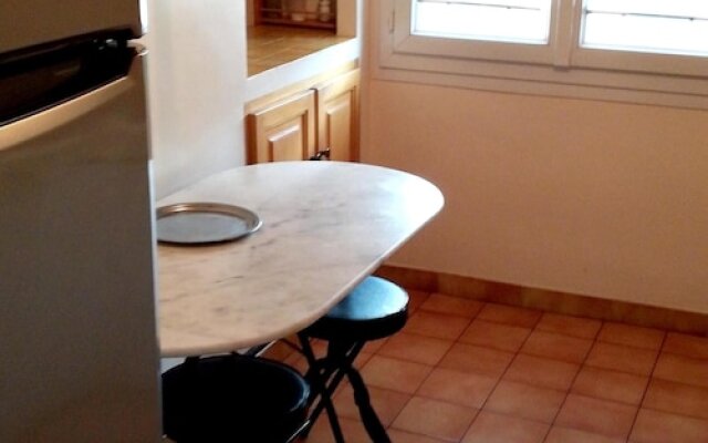 Apartment With 2 Bedrooms in Arles, With Wifi - 30 km From the Beach