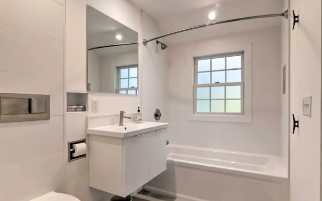 Cape Cod Cottage w/ Fire Pit - Walk to Beach!