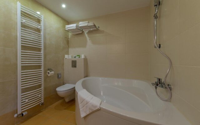 Ski & Wellness Residence Družba