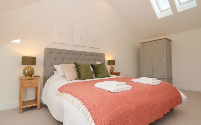 4 Court Terrace, Hillfield Village