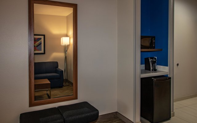 Holiday Inn Express Hotel & Suites Roseville-Galleria Area, an IHG Hotel