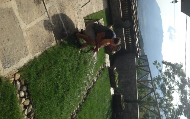 Delchevata Kushta V Leshten