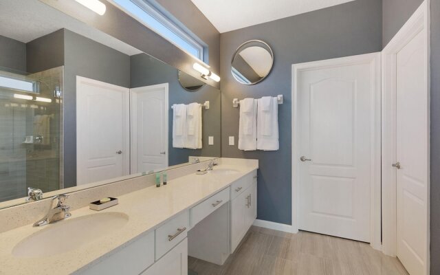 St004v: 10 Bed, Frozen, Spongebob