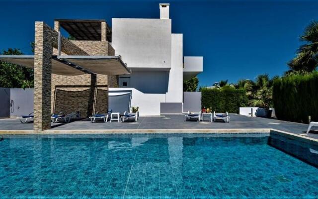 Xenos Villa 1 With Private Swimming Pool Near The Sea