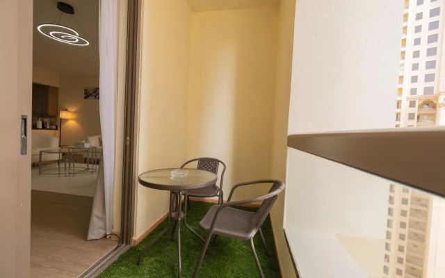 Stylish studio w/balcony close to the beach JBR