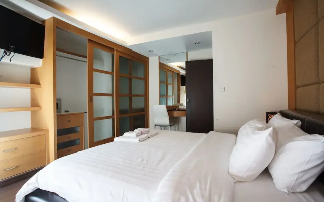 3A - 2 Bedroom Downtown Apartment With Shared Pool