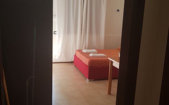 Monovano Furnished With a Small Garden