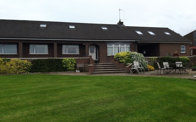 Captivating 8-bed House in Antrim