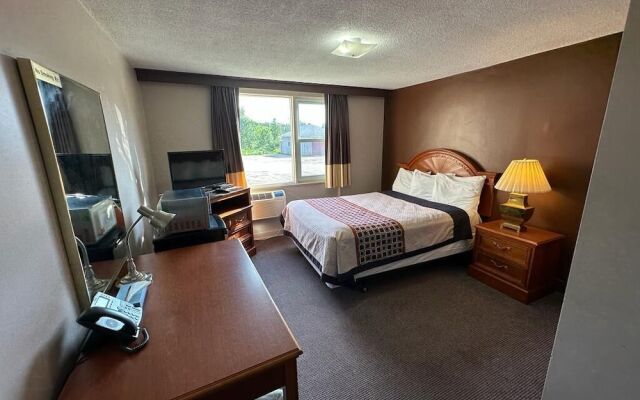 Bears Den Lounge and Motel