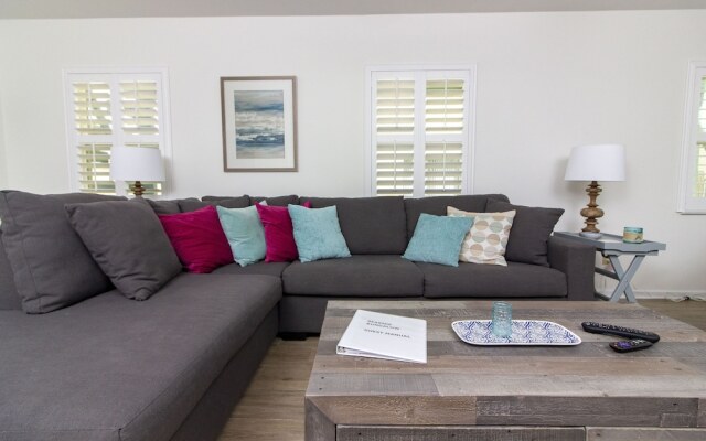 Seaside Bungalow by Vtrips