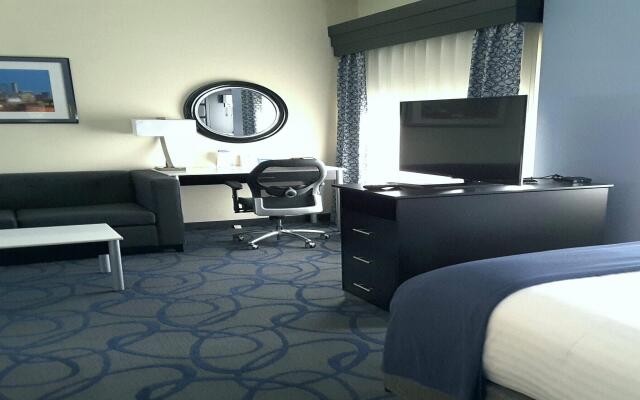 Holiday Inn Express Hotel & Suites by IHG