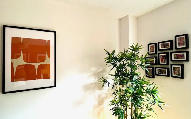 Charming Home Near Gatwick Airport