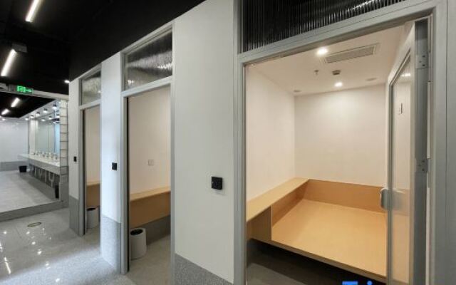 Weiliu Youth Hostel (Shanghai People's Square Jing'an Joy City Branch)