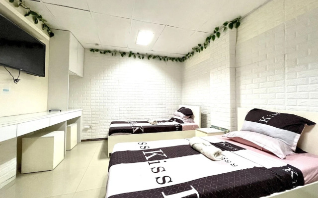 Super OYO 910 Sabaidee Suites