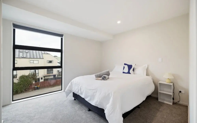 Group and Family Friendly - 3 Bedroom Townhouse with Garage