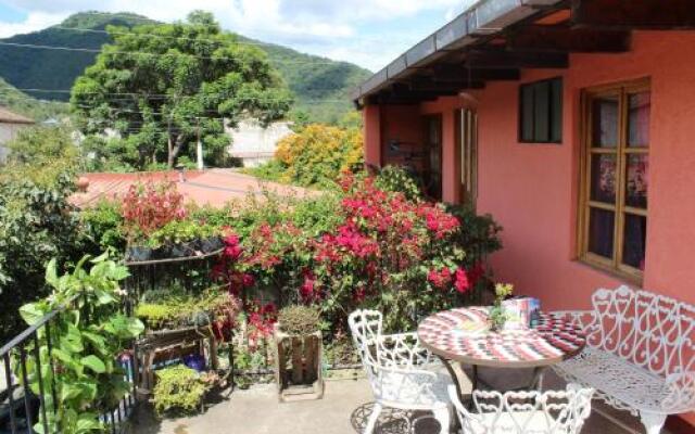 Casa de Marielena - local family homestay with 3 meals daily + wifi