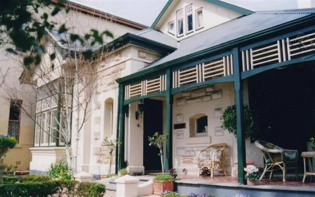 Water Bay Villa Bed and Breakfast